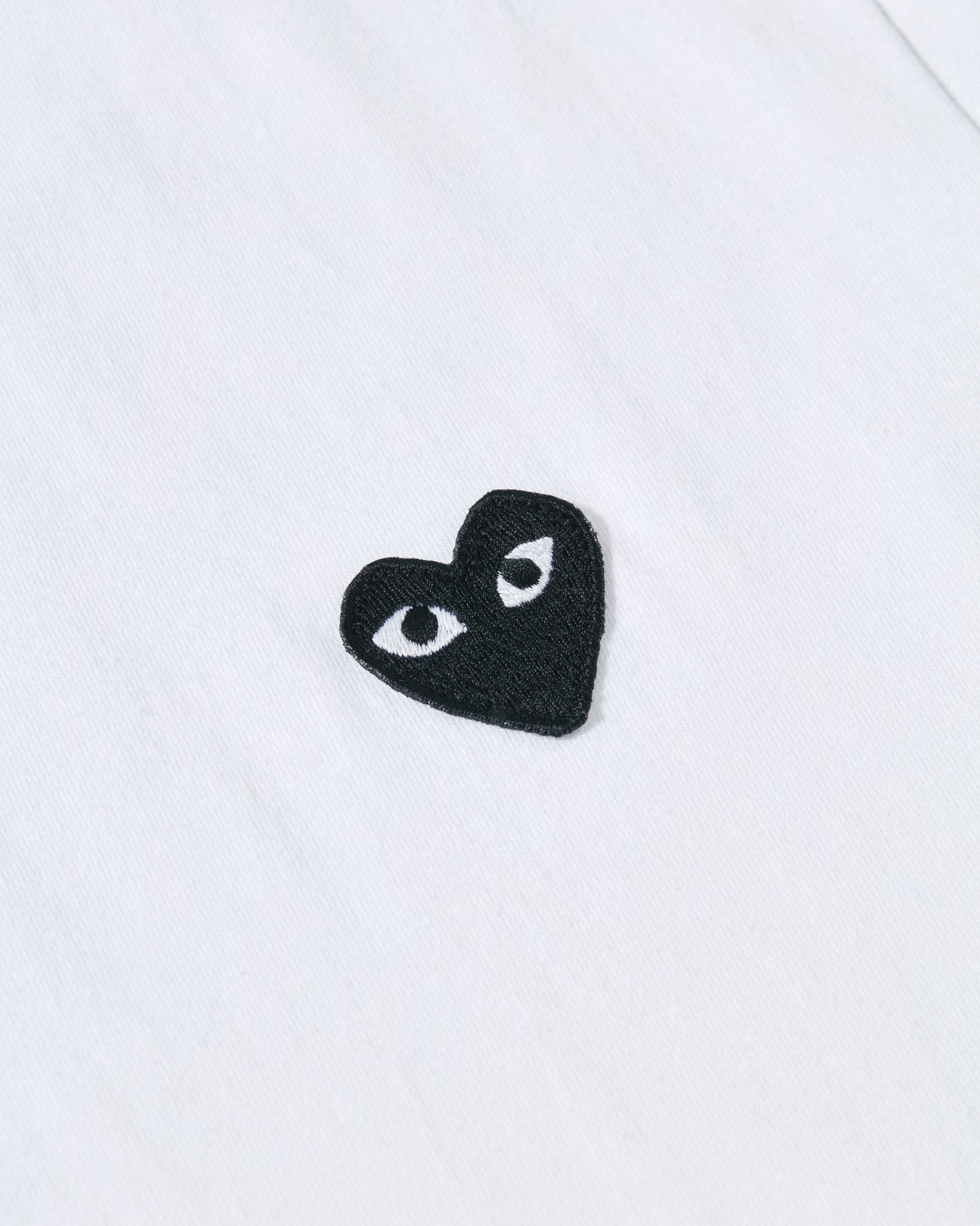 Playera Blanca Corazón Negro COMME DES GARÇONS PLAY
