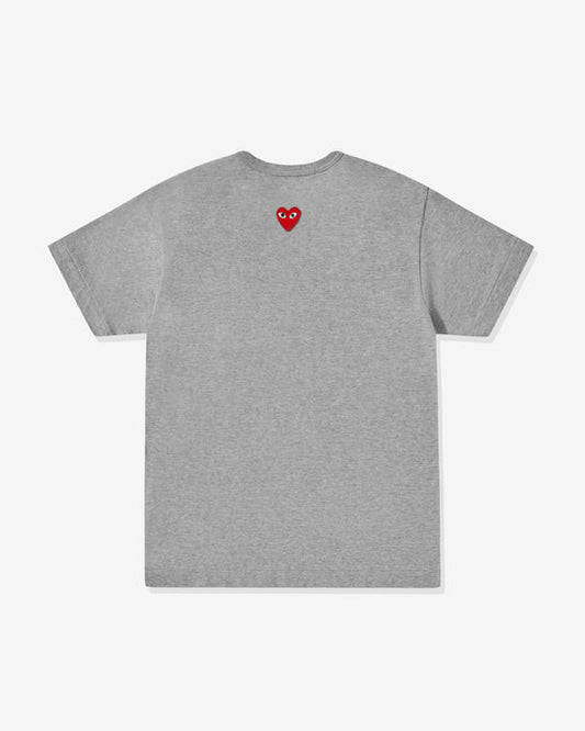 Playera Gris con Corazón Rojo Invertido COMME DES GARÇONS PLAY